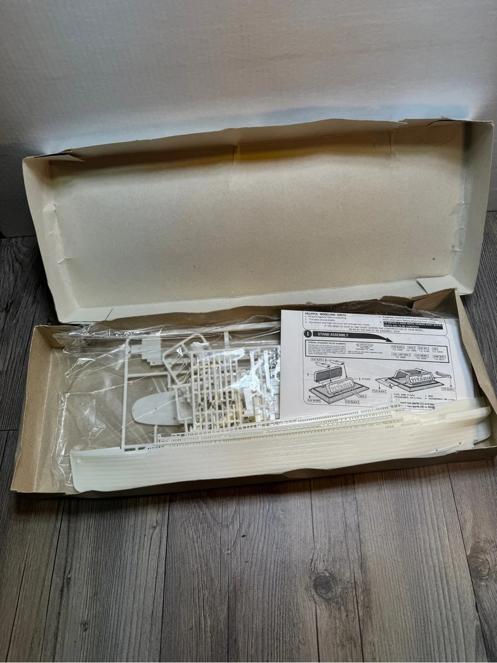 Revell RMS Titanic Famous Ocean Liner 1:570 scale plastic model kit 85-0445